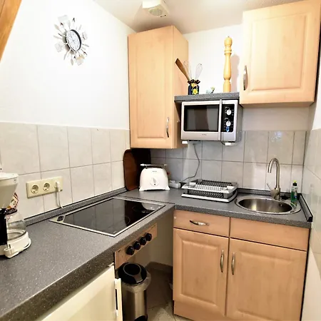 Budget In Grundshagen Mit Gartensitzplatz דירה