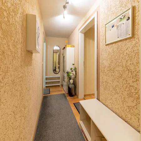 Budget In Grundshagen Mit Gartensitzplatz דירה קלוץ