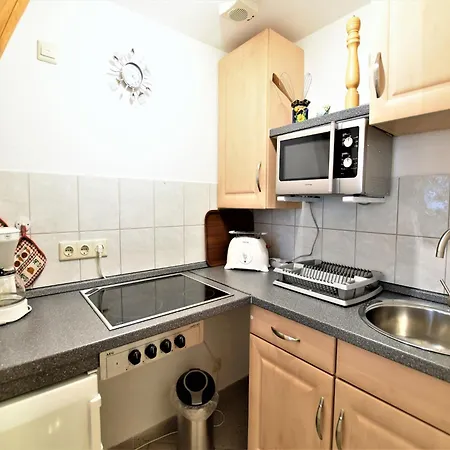 Budget In Grundshagen Mit Gartensitzplatz דירה