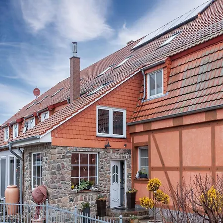Budget In Grundshagen Mit Gartensitzplatz דירה
